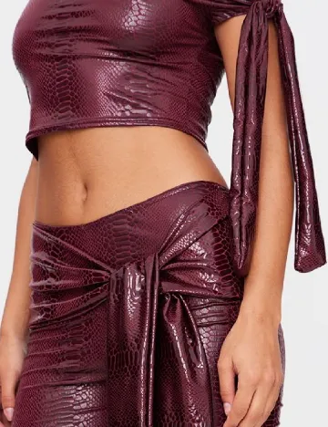 Top PRETTYLITTLETHING, visiniu