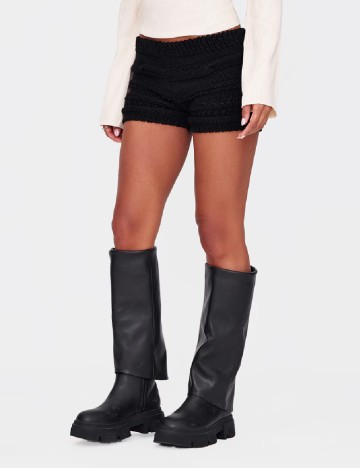 Pantaloni scurti PRETTYLITTLETHING, negru