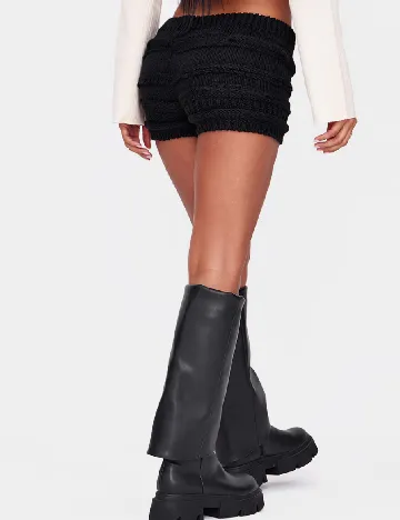Pantaloni scurti PRETTYLITTLETHING, negru