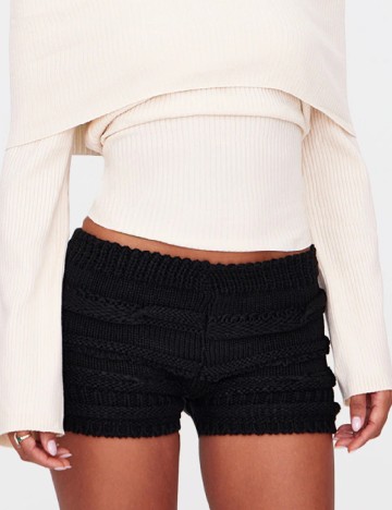 Pantaloni scurti PRETTYLITTLETHING, negru