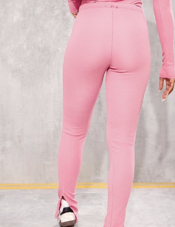 Pantaloni PRETTYLITTLETHING, roz