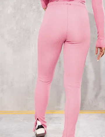 Pantaloni PRETTYLITTLETHING, roz Roz