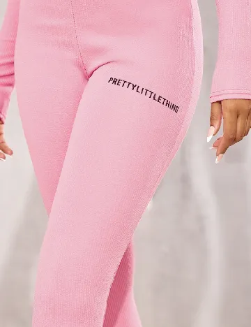 Pantaloni PRETTYLITTLETHING, roz Roz
