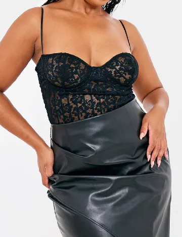 Top PRETTYLITTLETHING Plus Size, negru