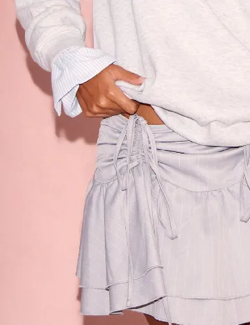 Fusta PRETTYLITTLETHING, gri