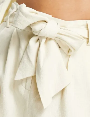 Pantaloni scurti ASOS, ecru