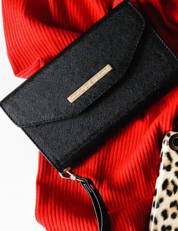 Husa iPhone IDEAL OF SWEDEN, negru