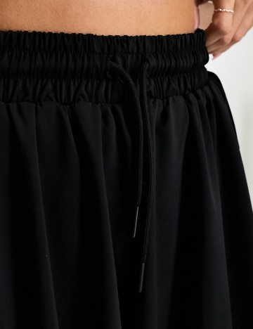 Pantaloni scurti Stradivarius, negru