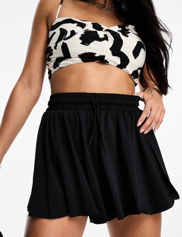 Pantaloni scurti Stradivarius, negru