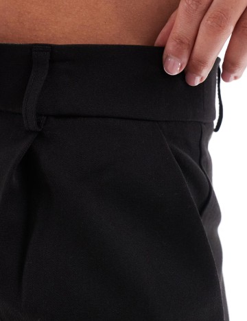 Pantaloni scurti Stradivarius, negru