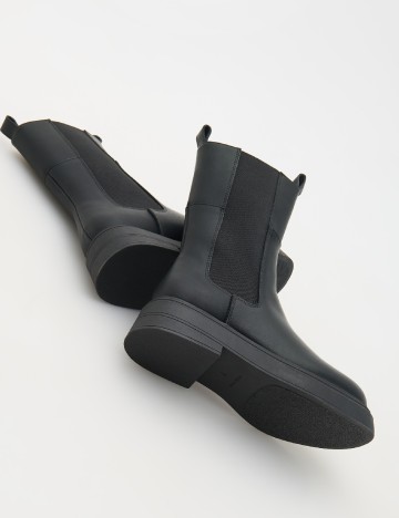 Ghete Reserved, negru