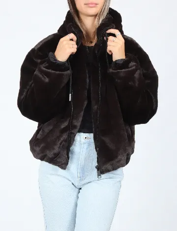 Jacheta Stradivarius, maro inchis Maro