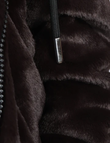 Jacheta Stradivarius, maro inchis Maro