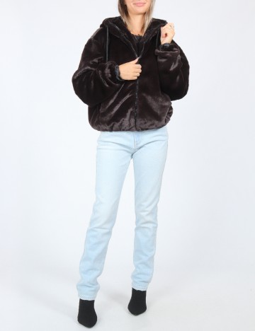 Jacheta Stradivarius, maro inchis