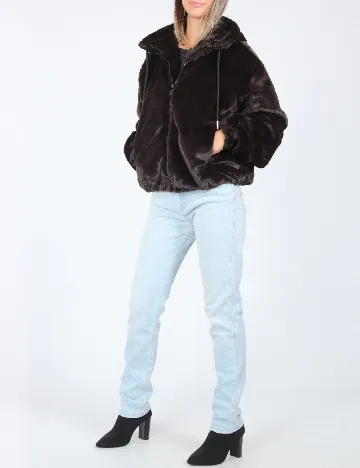 Jacheta Stradivarius, maro inchis Maro