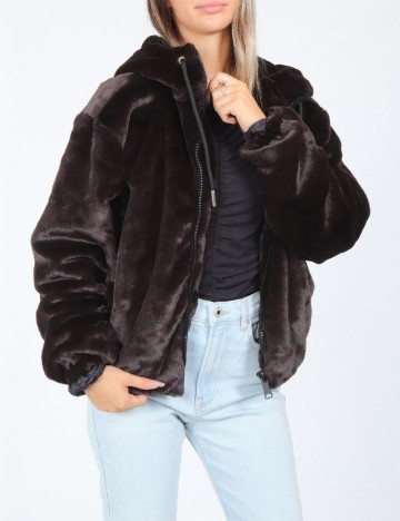 Jacheta Stradivarius, maro inchis