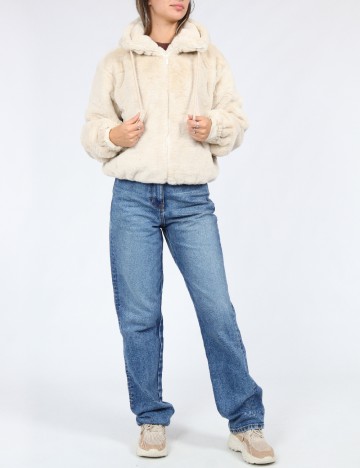 Jacheta Stradivarius, bej