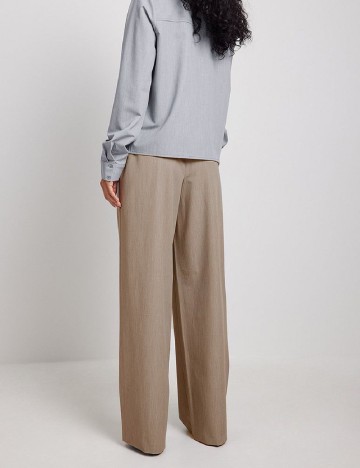 Pantaloni NA-KD, maro
