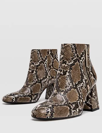 Botine Stradivarius, imprimeu sarpe Animal print