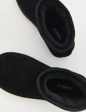 Ghete Reserved, negru Negru