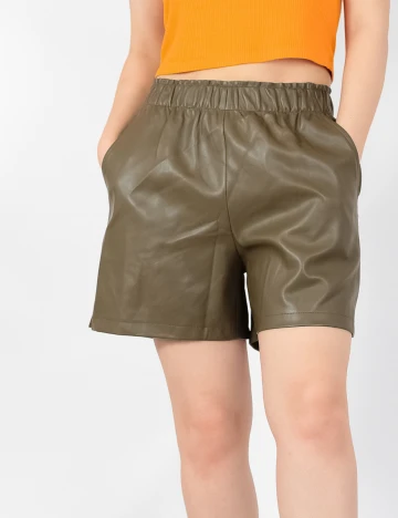Pantaloni scurti Vero Moda, verde olive